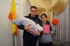 РегистрацияВ отделе ЗАГС Новочебоксарска зарегистрировали рождение 800-го ребенка 2023 года младенец 
