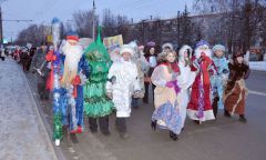shiestviie_Diedov_Morozov_i_Snieghurochiek.jpg23 декабря состоится "Морозный сход под Новый год" Шествие Дедов Морозов Новый год-2012 