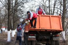 Новочебоксарцы очистили сквер по улице Терешковой от мусора Субботник 