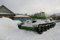 Танк Т-34 из снега соорудили студенты из деревни Яуши Чебоксарского района. Танки в деревне танк 