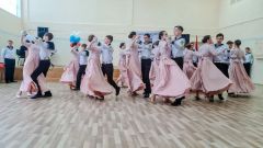 Бальные танцы и строевая подготовка входят в программу обучения кадет школы № 14.Кадетский стержень