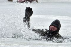 Фото с сайта rg.ruБезопасность на воде  важна и летом, и зимой Школа выживания Бди! 