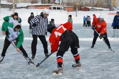 Полицейские провели хоккейный турнир для подростков «Горячий лед»