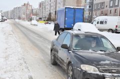 Фото Александра СидороваВ Новочебоксарске запретят оставлять машины на дорогах Фотофакт 