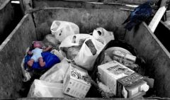 В Чебоксарах вновь нашли малыша в мусорном контейнере