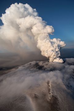 vulkan.jpgИсландский вулкан парализовал авиасообщение Исландия вулкан авиасообщение 