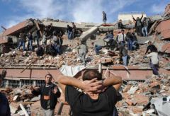 ziemlietriasieniie_v_Turtsii.jpgОт землетрясения в Турции погибло не менее  200 человек землетрясение 