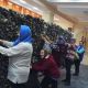 В селе Аликово пенсионеры плетут маскировочные сети для бойцов СВО