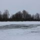 Машина с рыбаками провалилась под лед на Волге