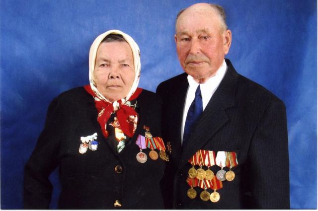 Апполинария Кузьминична и Петр Александрович,  9 мая 2008 года. Фото из семейного архива Новиковых.