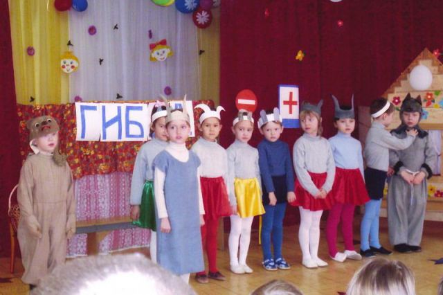 Сцена из спектакля. Фото из архива детского сада.