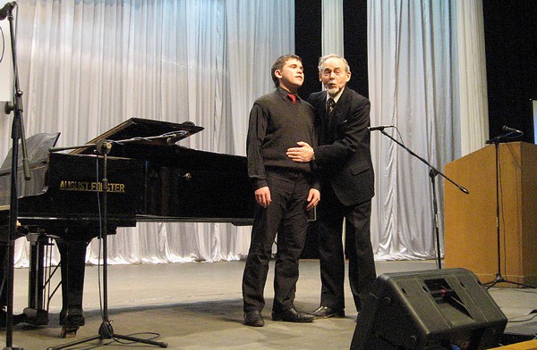 Мастер-класс дает профессор Нижегородской государственной консерватории Андрей Седов. Фото автора.