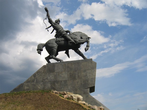 Памятник Салавату Юлаеву в Уфе.