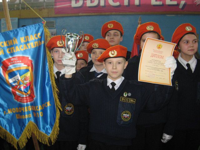 Управление по делам ГО и ЧС Новочебоксарска курирует кадетский класс МЧС, созданный в школе № 10.  Фото из архива школы № 10.
