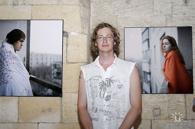 Иван Михайлов с проектом “Мегаполис” на выставке в Арле (Франция). Photo by Marie B. Schneider