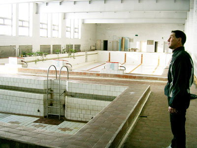 Бассейн закрыт... Фото Валерия Бакланова.