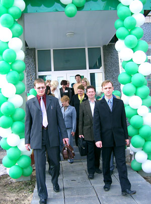 Новочебоксарские предприниматели знакомятся с новым офисом. Фото Валерия Бакланова. 