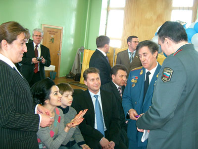 Елена Майорова с сыном.  ФОТО ВАЛЕРИЯ БАКЛАНОВА. 