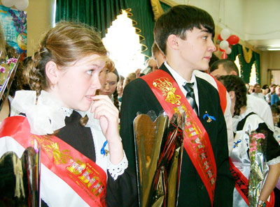 Последний звонок... Что нас ждет впереди? Фото Валерия Бакланова.
