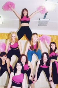 Чтобы держать на себе девчонок, поначалу приходилось “качаться” в спортзале.