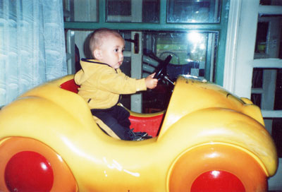 Маленький автолюбитель.