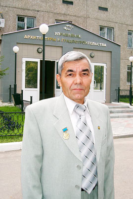 Михаил АБРАМОВ — заместитель начальника МУ “Управление архитектуры и градостроительства”, почетный строитель Российской Федерации. Фото Анастасии Григорьевой.
