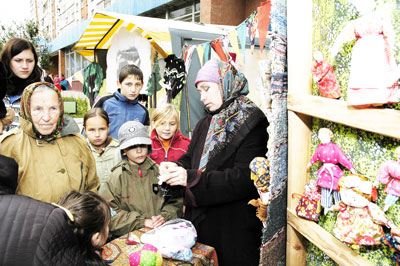 Изготовить куклу несложно.