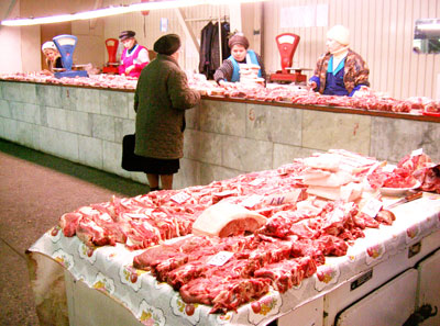 мясной отдел в тд “Ельниково”. Фото Валерия Бакланова.