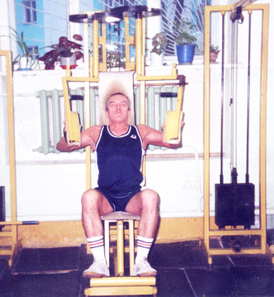 Валерий Феофанович в тренажерном зале.  ФОТО ВАЛЕРИЯ БАКЛАНОВА.