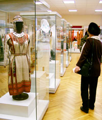 За современной витриной XIX век.