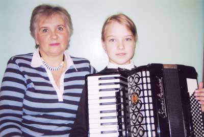 Лера со своим педагогом.