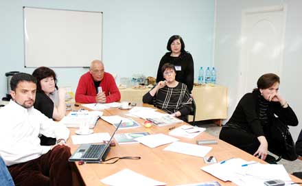 Члены комиссии за просмотром сюжетов участников конкурса. Фото Валерия Бакланова.