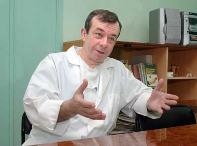 Заведующий отделением новорожденных Новочебоксарского перинатального центра Александр Викторович Петунов.  Фото Валерия Бакланова. 