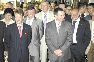 Алексей Гордеев и Николай Федоров на выставке “Регионы — сотрудничество без границ”. 