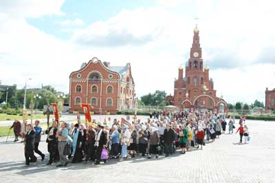 Крестный ход начинается. Фото Валерия Бакланова.