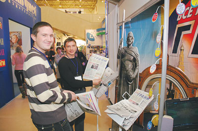 Трудно пройти мимо стенда “Граней”.