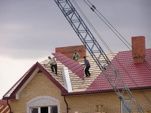 Кровельные работы в самом разгаре. 