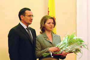 премию Надежде петровой вручил Президент Чувашии Н.федоров.