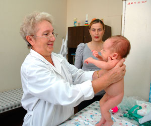 А на ножках уже стоишь? Фото Валерия Бакланова.