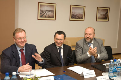 На заседании царила дружеская атмосфера. Фото Валерия Бакланова.