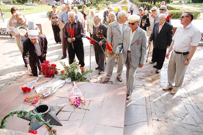 ветераны почтили память, вспомнили однополчан. Фото Валерия Бакланова.