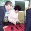 В конкурсе по разборке-сборке автомата Калашникова участ­вовали и женщины. Фото из альбома ветеранской организации ОАО “Химпром”.