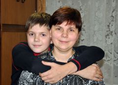 Ольга Пухова с сыном Александром.Потомственный учитель Новый год  - 2011 Грани с подарками идут в гости 