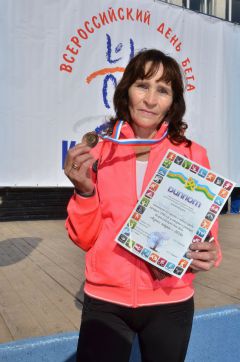 Нина Жукова (“Химпром”) — третий призер среди женщин.На старт со всей страной