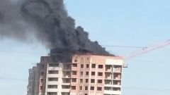 В Чебоксарах в строящемся доме возник пожар