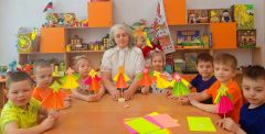 Татьяна Порфирьева работает в детском саду, с сестрой Ириной делает развивающие игрушки для особенных детей.Связь, идущая из сердца