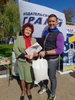 Любовь Вазюкова — счастливая обладательница 10 кг сахара от газеты “Грани”.“Грани” – начало череды ваших побед
