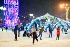 В Чебоксарах на Красной площади откроется самый большой каток в Чувашии.Зима, Новый год! А мы — в путешествие! время отдыхать в Чувашии 