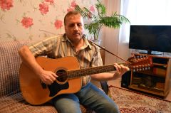 Во время интервью Евгений Николаевич с радостью исполнил пару песен на гитаре. Видео можно посмотреть в нашем телеграм-канале.У кого зорко одно лишь сердце