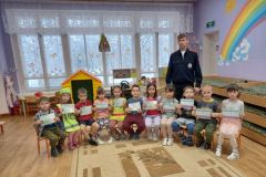 Встреча в детсадуСотрудник Госавтоинспекции по Новочебоксарску посетил воспитанников детсада № 4 ГИБДД сообщает 